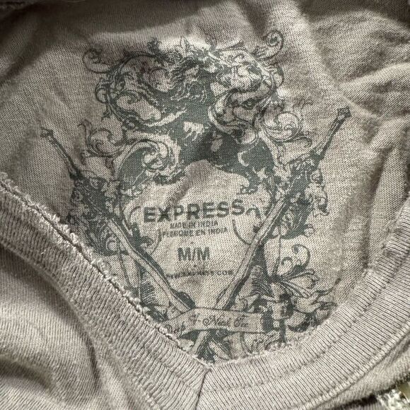 Express Short Sleeve T-Shirt Grey Grunge Big Graphic Women’s Size Medium - Picture 7 of 10